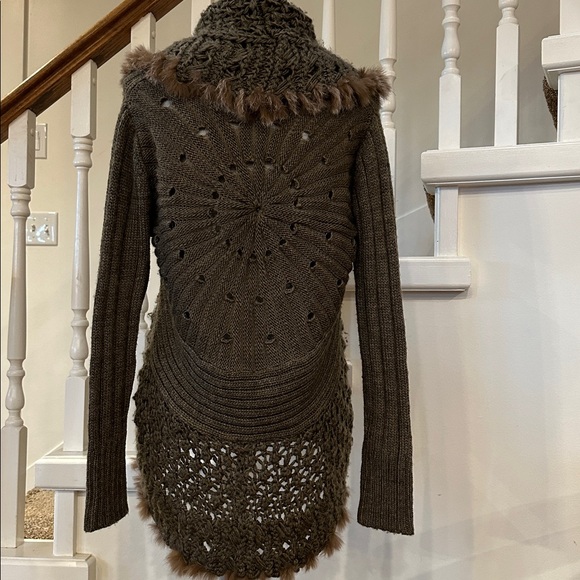 NESS fur cardigan. (Rabbit fur) - Picture 7 of 11